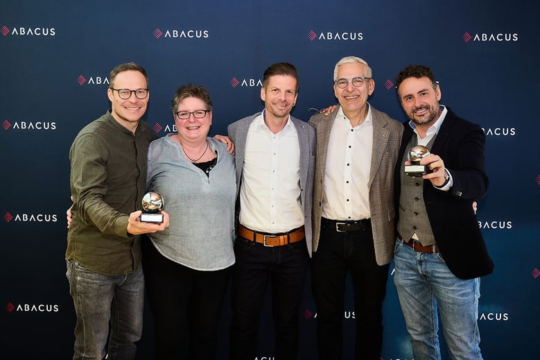 Abacus-Award-fuer-Axept_1200