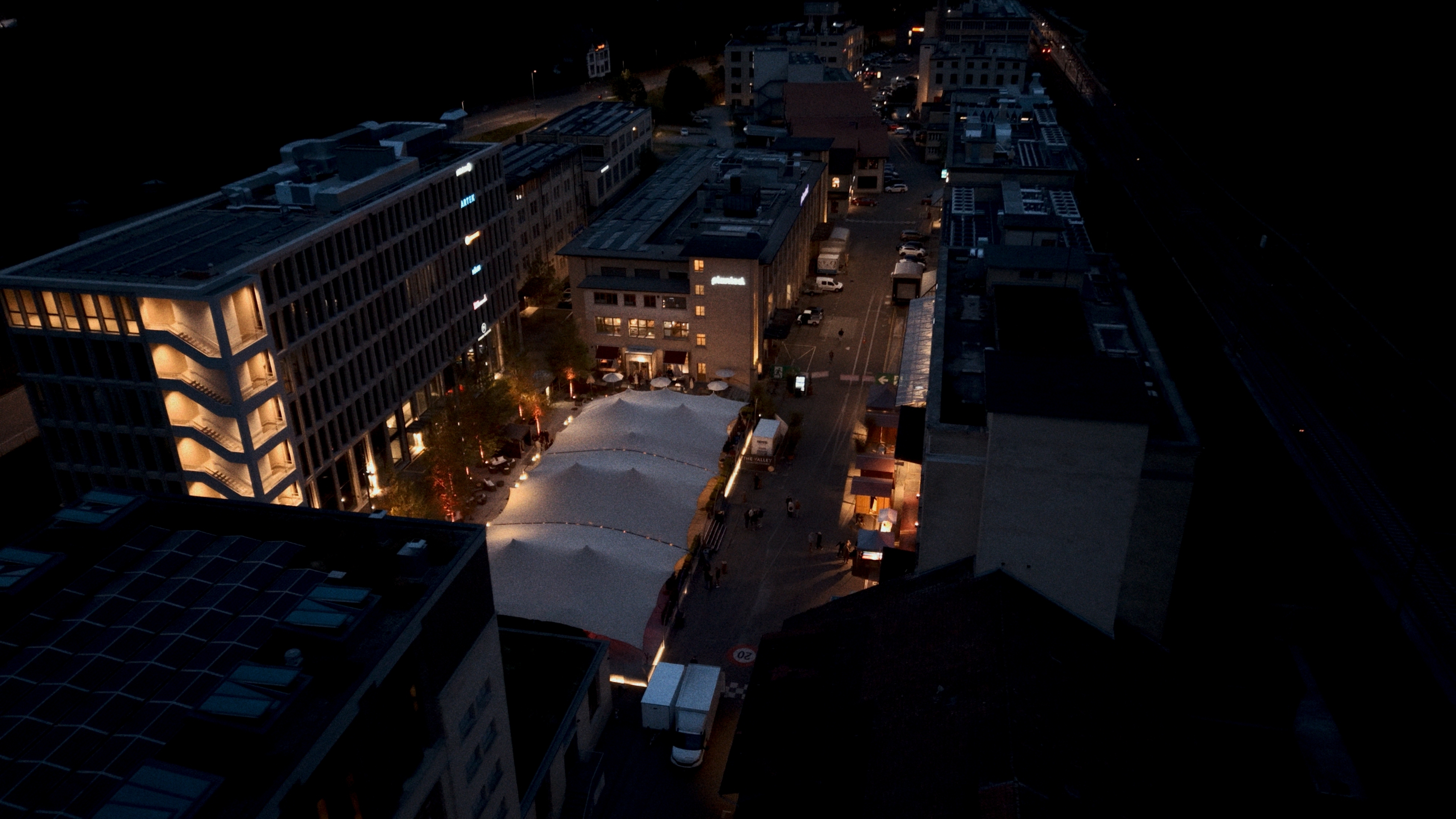 9 x 16 25fps_01_00_11_24
